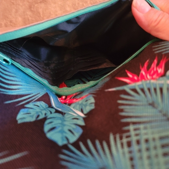 KAVU,‎ Twofold/Bi-Fold Clutch with Crossbody Strap, Tropical and Tan - Picture 8 of 8